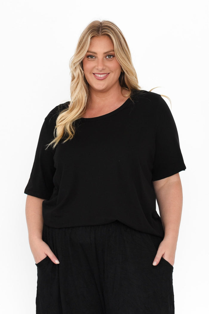 Ariana Black Cotton Tee,Blonde model,plus-size,curve-basics,curve-tops,plus-size-cotton-tops,plus-size-basic-tops,alt text|model:Caitlin