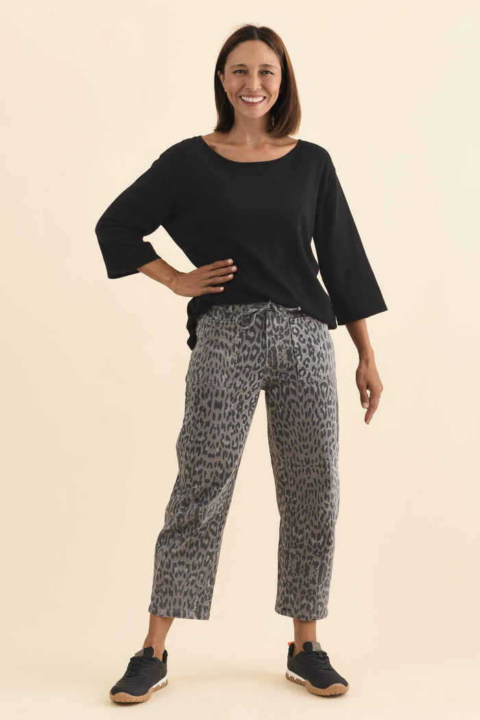 BB Barrel Grey Leopard Jeans,Brunette model,alt text|model:Cara