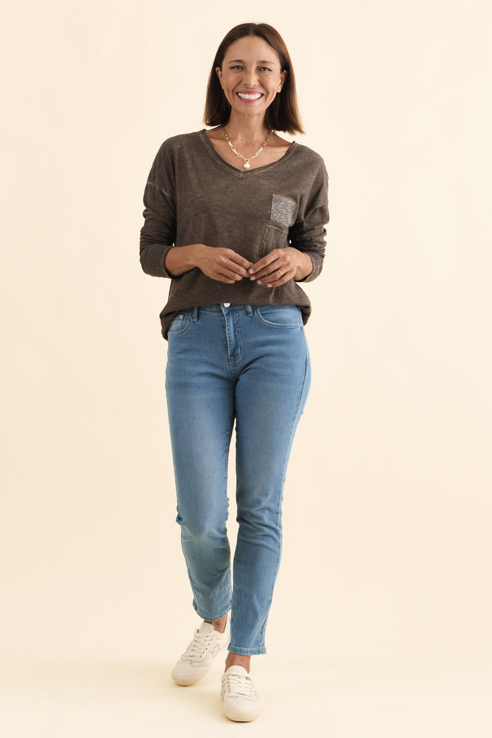 Kairi Blue Cotton Jeans,Brunette model,alt text|model:Cara