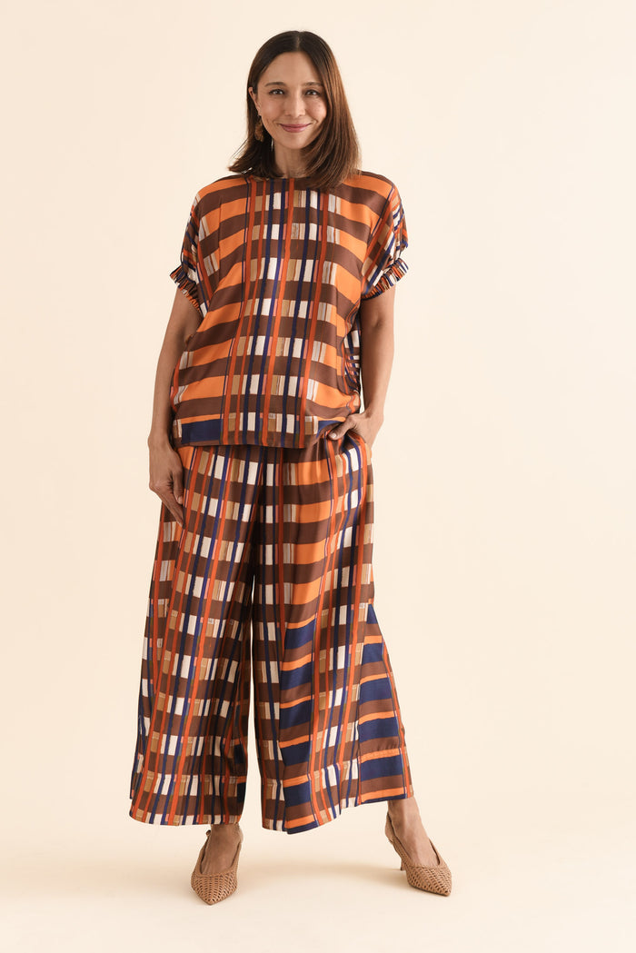 Lattice Orange Check Top,Full Body,Brunette model,alt text|model:Cara