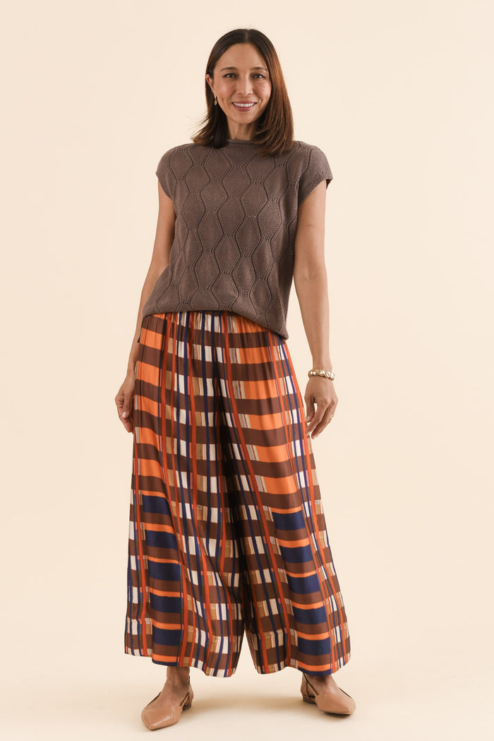 Rosin Chocolate Cable Knit Top,Full Body,Brunette model,alt text|model:Cara