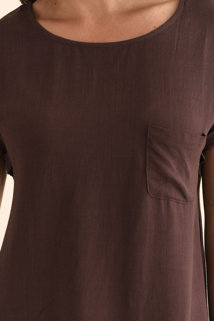Aiden Chocolate Linen Blend Pocket Top,Detail,Brunette model,alt text|model:Brontie