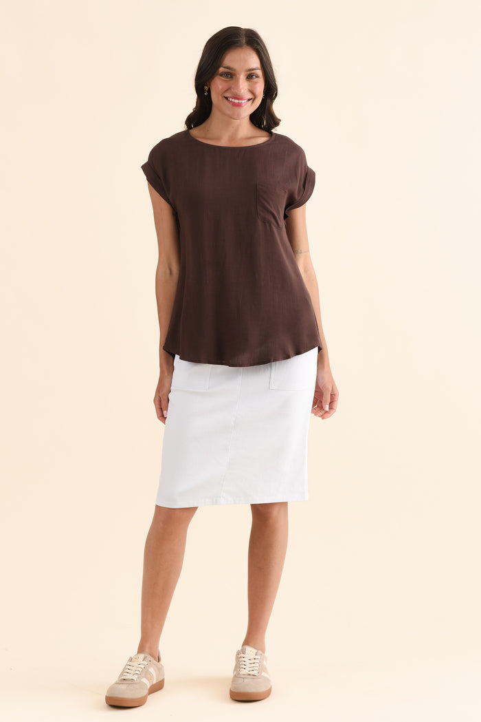 Aiden Chocolate Linen Blend Pocket Top,Full Body,Brunette model,alt text|model:Brontie