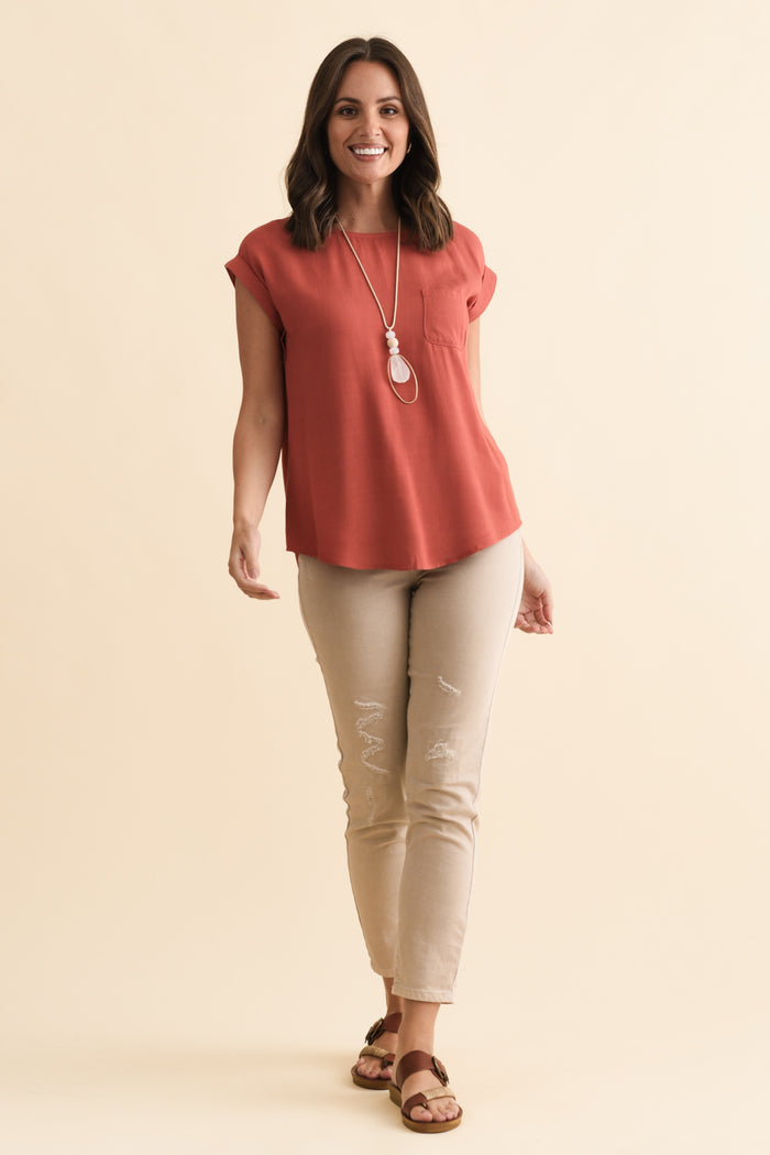 Aiden Rust Linen Blend Pocket Top,Brunette model,alt text|model:MJ