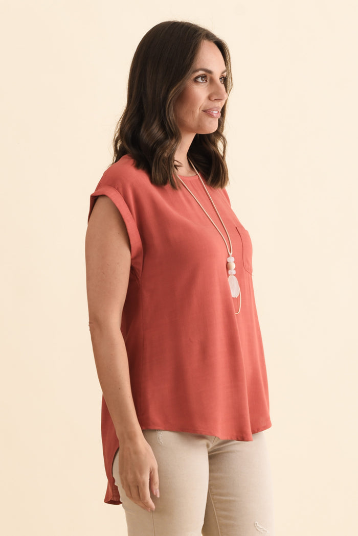 Aiden Rust Linen Blend Pocket Top,Brunette model,alt text|model:MJ