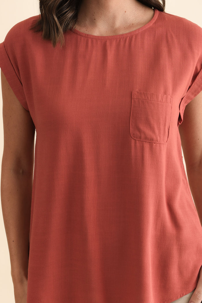 Aiden Rust Linen Blend Pocket Top,Brunette model,alt text|model:MJ
