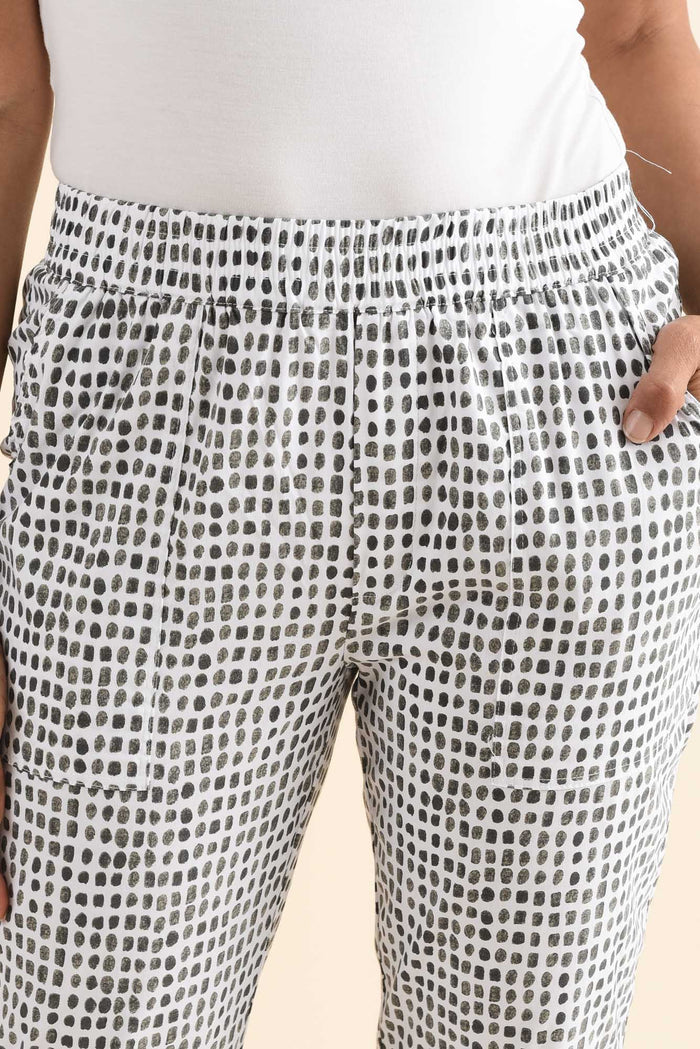 Air-Lite Olive Spot Stretch Cropped Pants,Detail,Brunette model,alt text|model:Cara