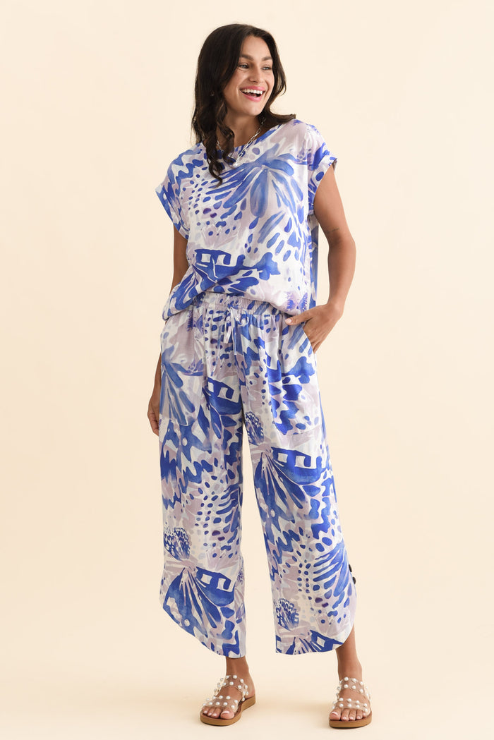 Alta Cobalt Abstract Linen Cotton Top,Brunette model,alt text|model:Brontie