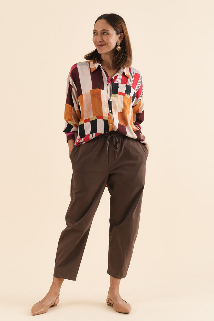 Andy Chocolate Cotton Cropped Barrel Pants,Full Body,Brunette model,alt text|model:Cara