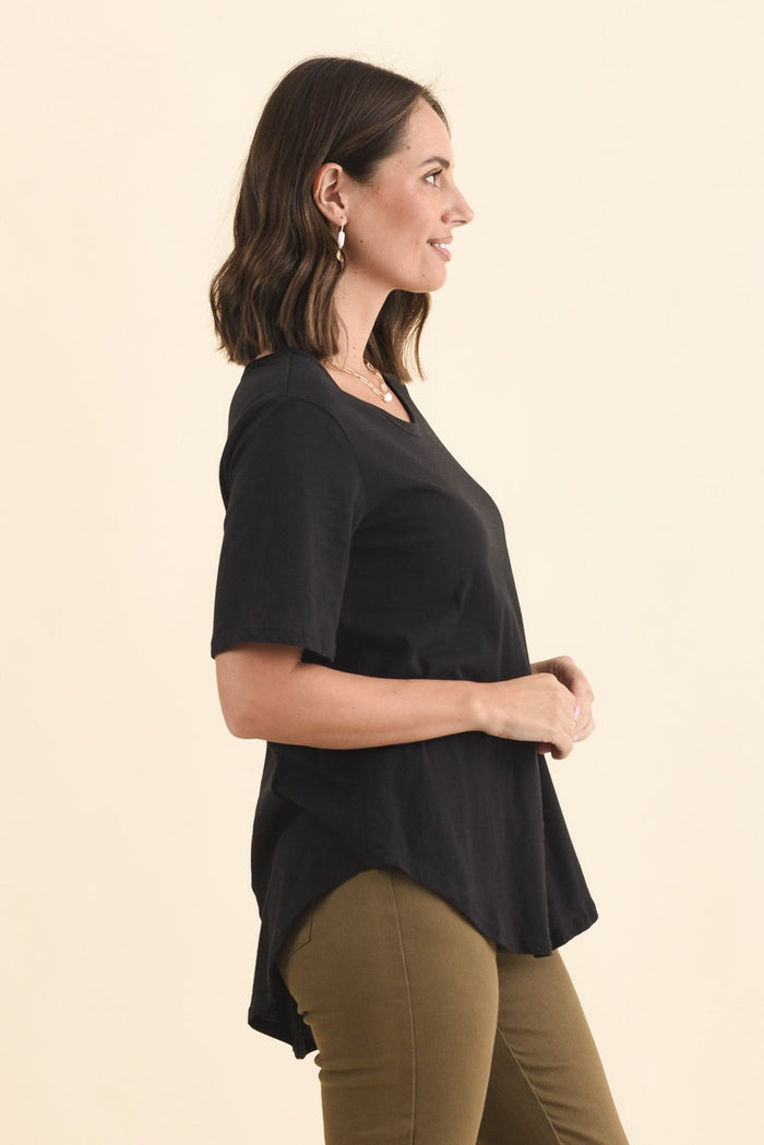 Ariana Black Cotton Tee,Brunette model,alt text|model:MJ