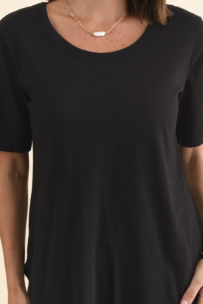 Ariana Black Cotton Tee,Brunette model,alt text|model:MJ