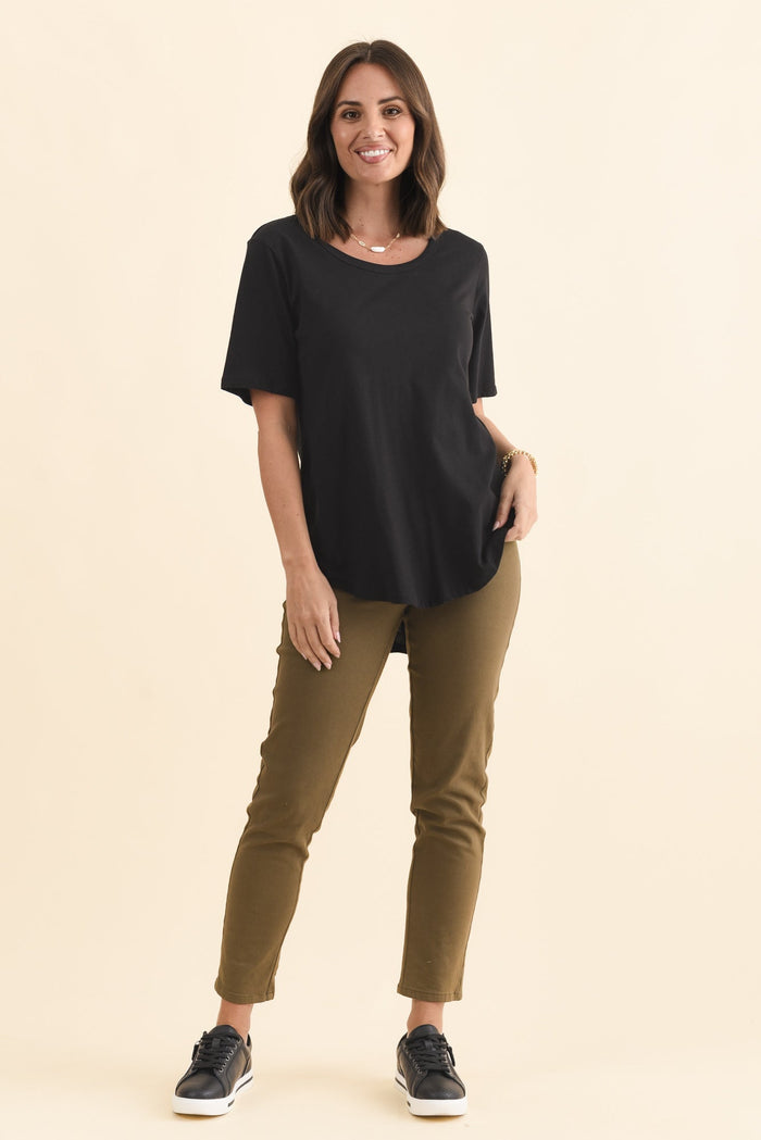Ariana Black Cotton Tee,Brunette model,alt text|model:MJ