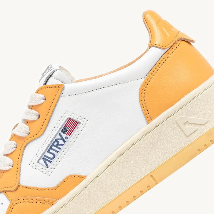 Autry 01 - Sneakers Medalist Low Man Leather/Leather - White/Bufforng-Chaussures-AULW WB32