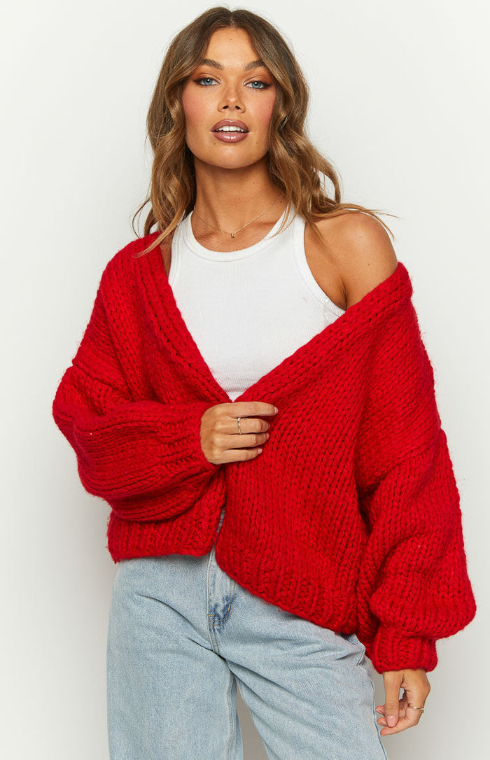 Chunky knit texture of the red oversized cardigan with voluminous balloon sleeves and an open front
