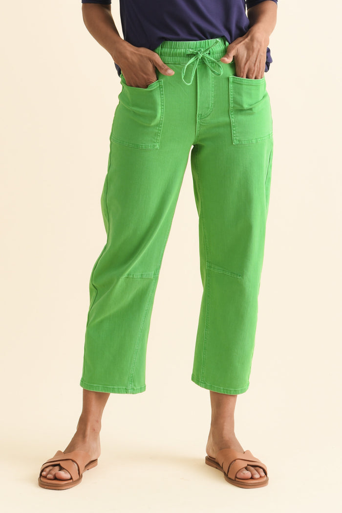 BB Barrel Green Jeans,Brunette model,alt text|model:Cara