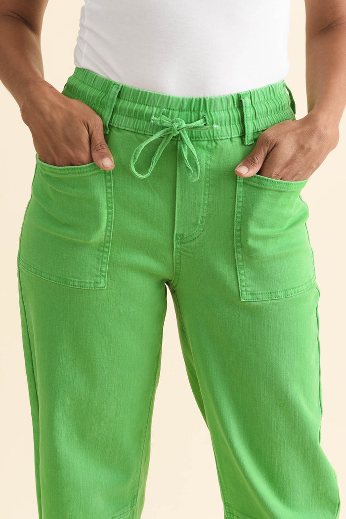 BB Barrel Green Jeans,Brunette model,alt text|model:Cara