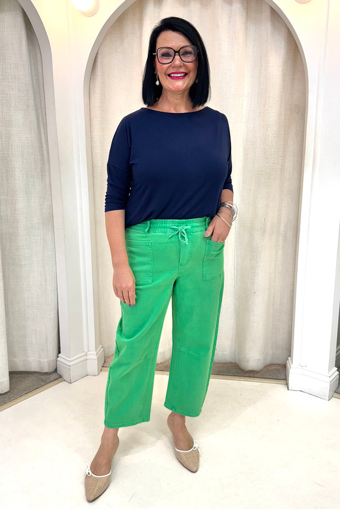 BB Barrel Green Jeans,Brunette model,alt text|model:Cara