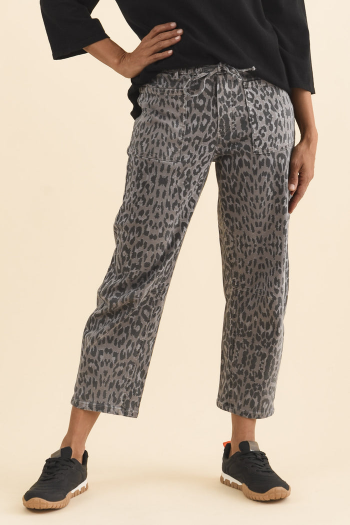 BB Barrel Grey Leopard Jeans,Brunette model,alt text|model:Cara