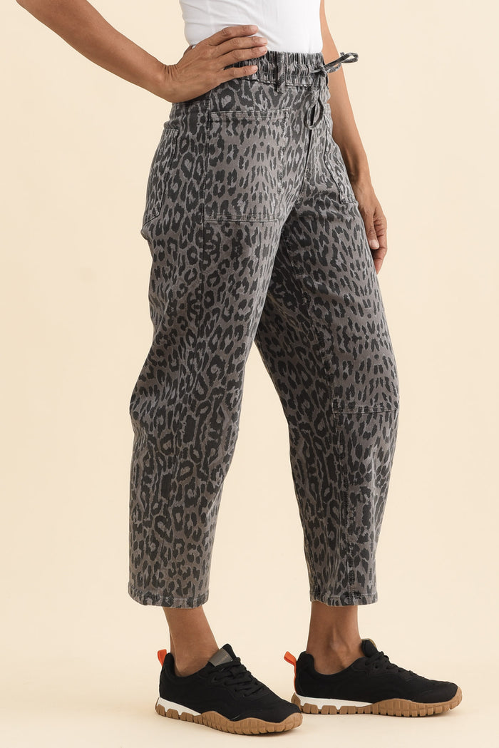 BB Barrel Grey Leopard Jeans,Brunette model,alt text|model:Cara