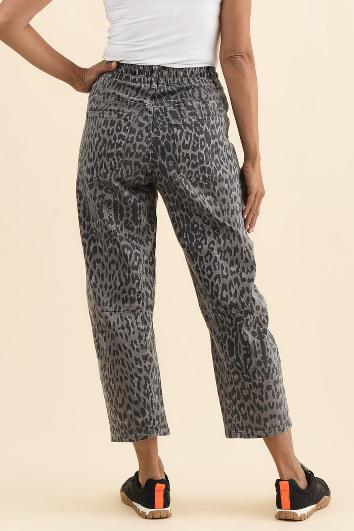 BB Barrel Grey Leopard Jeans,Brunette model,alt text|model:Cara