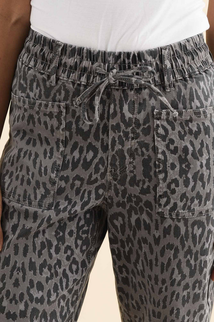 BB Barrel Grey Leopard Jeans,Brunette model,alt text|model:Cara