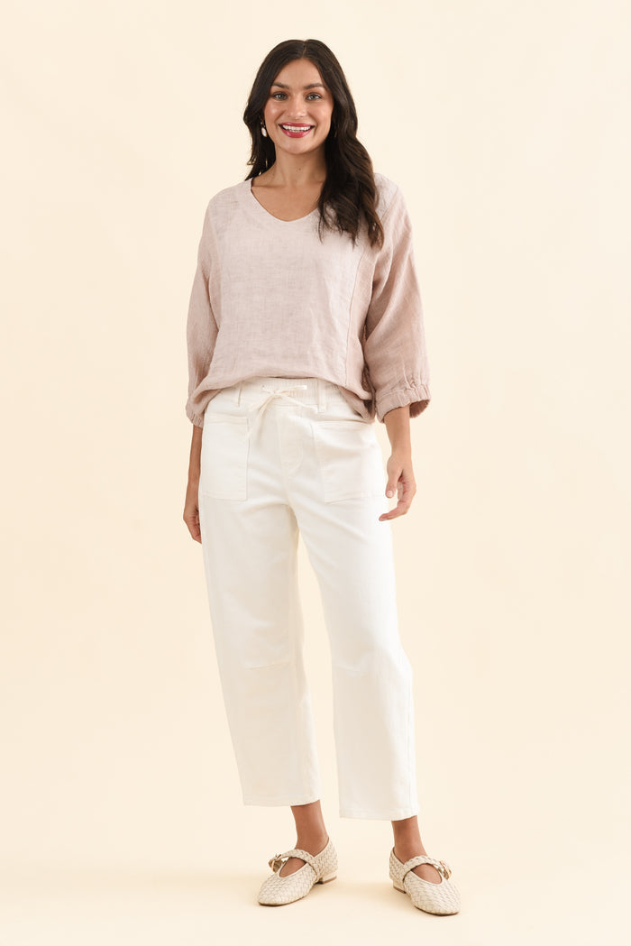 BB Barrel White Jeans,Full Body,Brunette model,alt text|model:Brontie