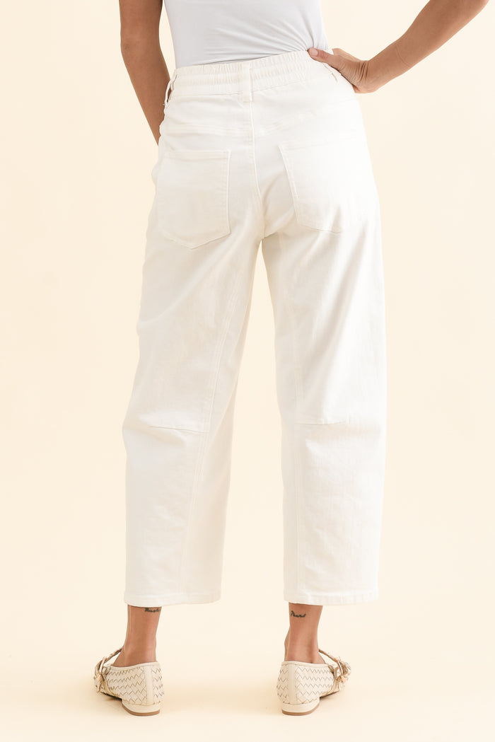 BB Barrel White Jeans,Back,Brunette model,alt text|model:Brontie