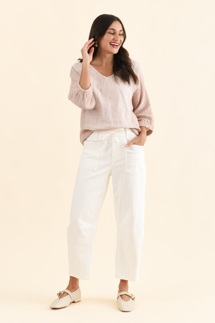 BB Barrel White Jeans,Full Body,Brunette model,alt text|model:Brontie