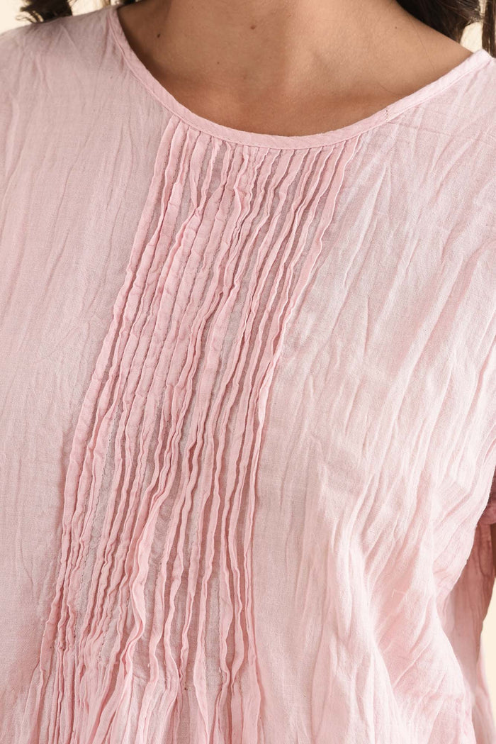 Beck Pink Crinkle Cotton Top,Detail,Brunette model,alt text|model:Brontie