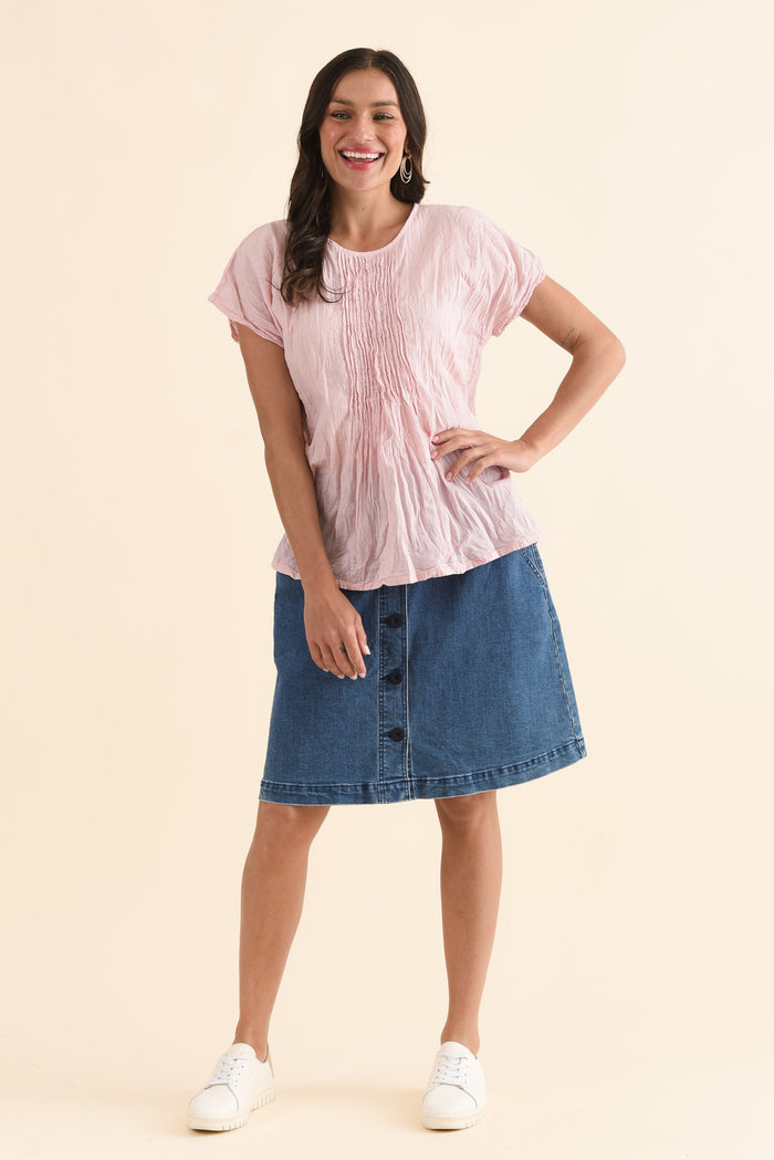 Beck Pink Crinkle Cotton Top,Full Body,Brunette model,alt text|model:Brontie