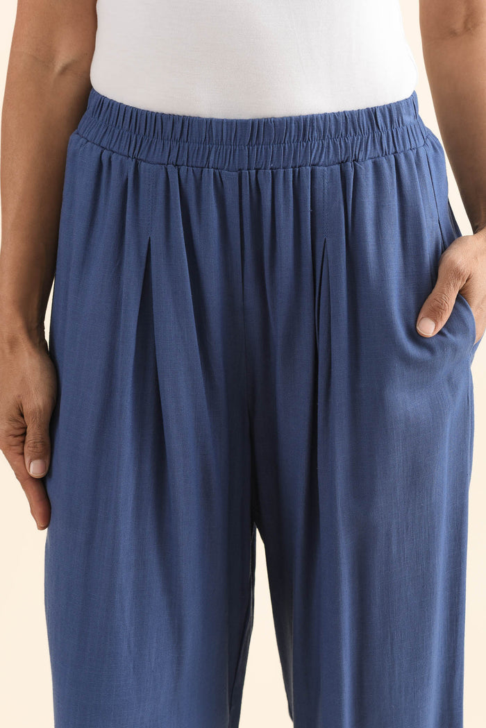 Belinda Blue Linen Blend Cropped Pants,Detail,Brunette model,alt text|model:Cara