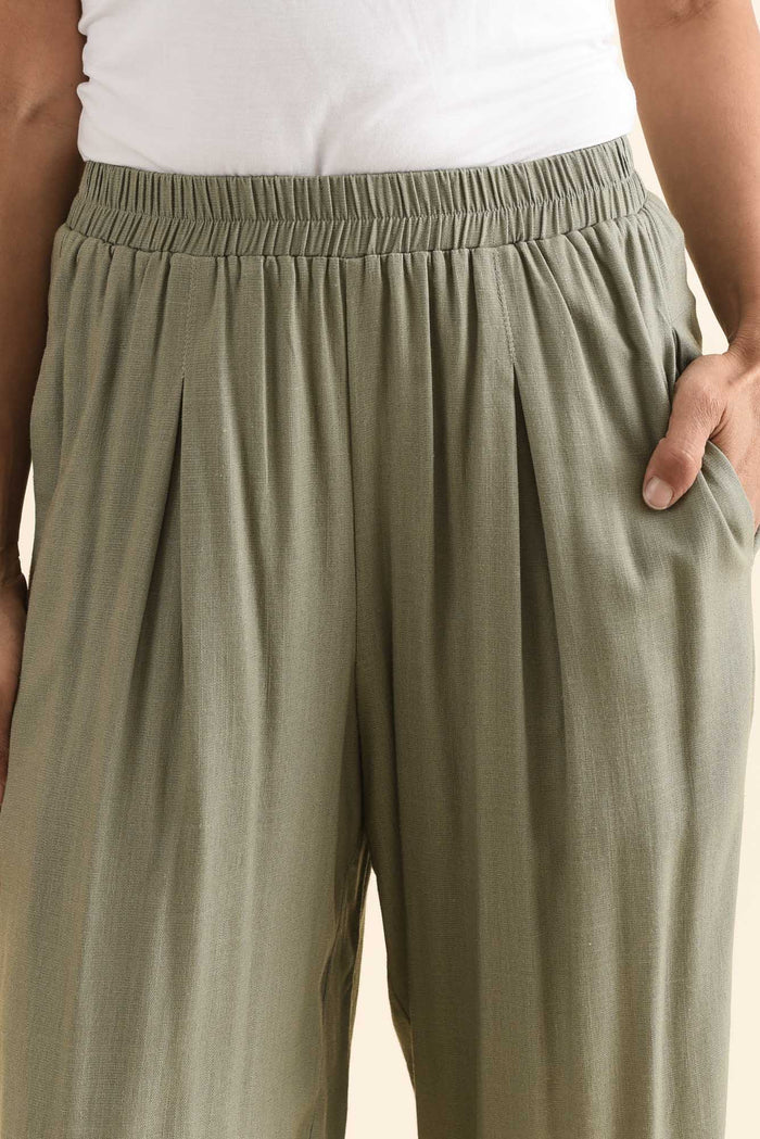 Belinda Khaki Linen Blend Cropped Pants,Detail,Brunette model,alt text|model:Cara