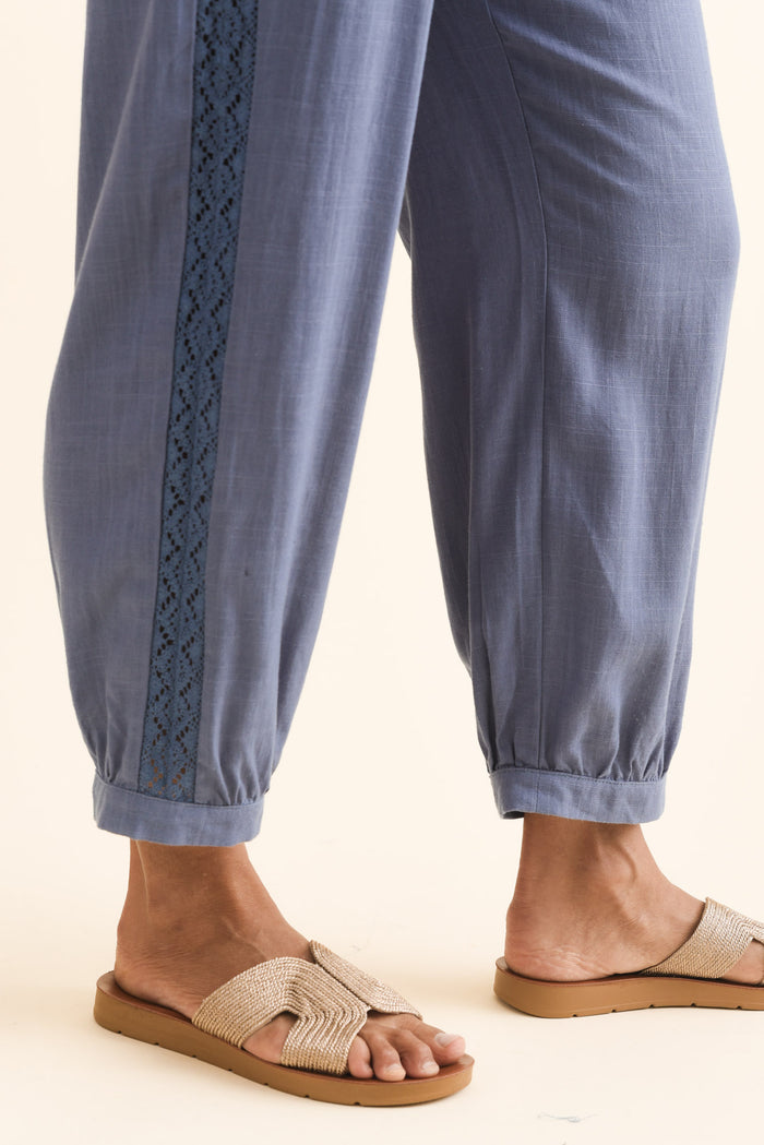 Beretta Steel Lace Linen Blend Pants,Brunette model,Detail, alt text|model:Cara