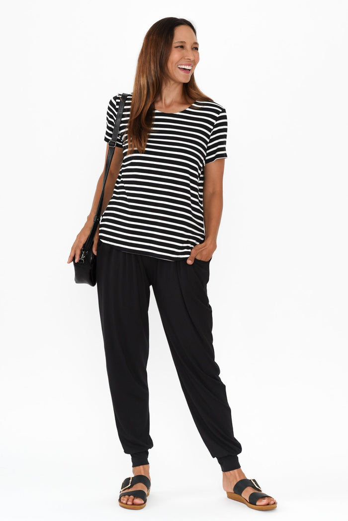 Black Bamboo Everyday Pants,Brunette model,alt text|model:Cara