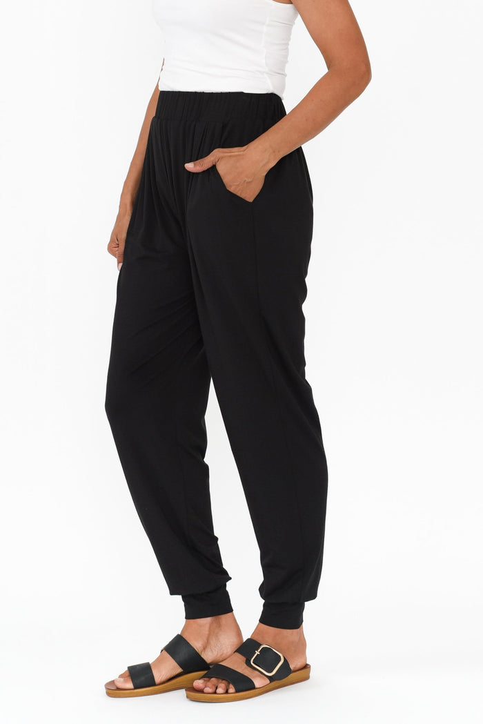 Black Bamboo Everyday Pants,Brunette model,alt text|model:Cara
