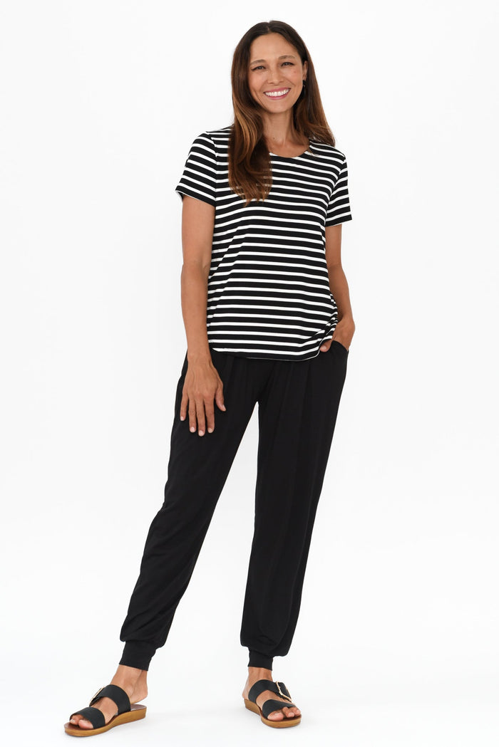 Black Bamboo Everyday Pants,Brunette model,alt text|model:Cara