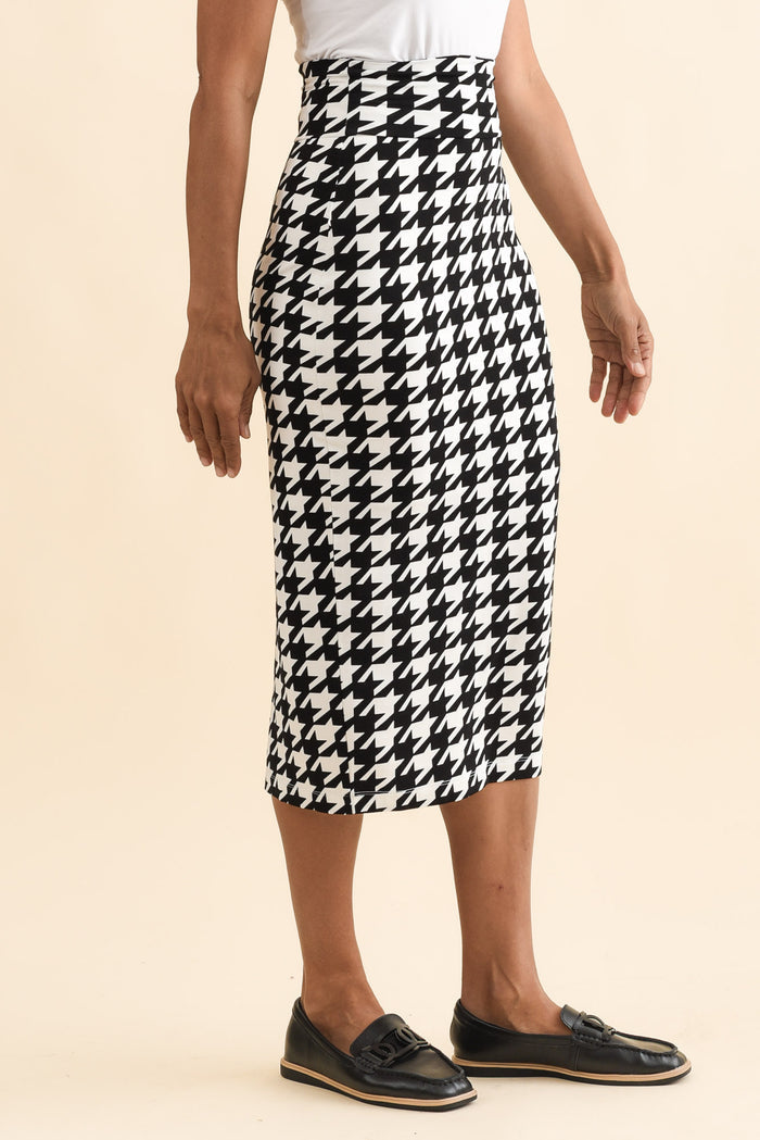 Black Houndstooth Bamboo Maxi Tube Skirt,Brunette model,alt text|model:Cara