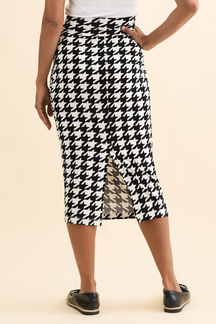 Black Houndstooth Bamboo Maxi Tube Skirt,Brunette model,alt text|model:Cara
