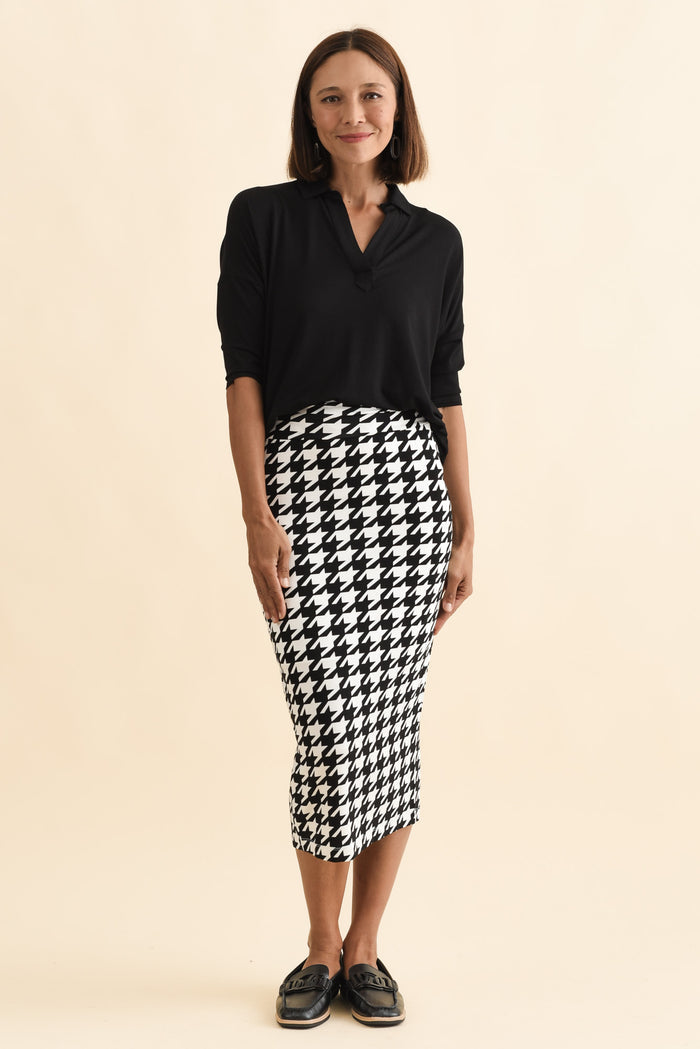 Black Houndstooth Bamboo Maxi Tube Skirt,Brunette model,alt text|model:Cara