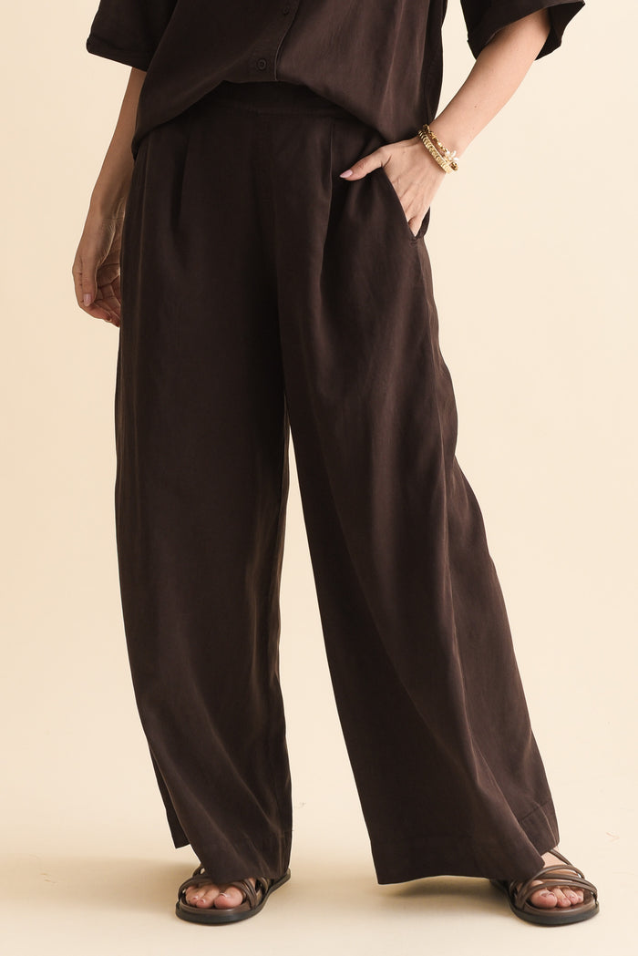 Bliss Chocolate Linen Blend Pocket Pants,Front,Brunette model,alt text|model:MJ