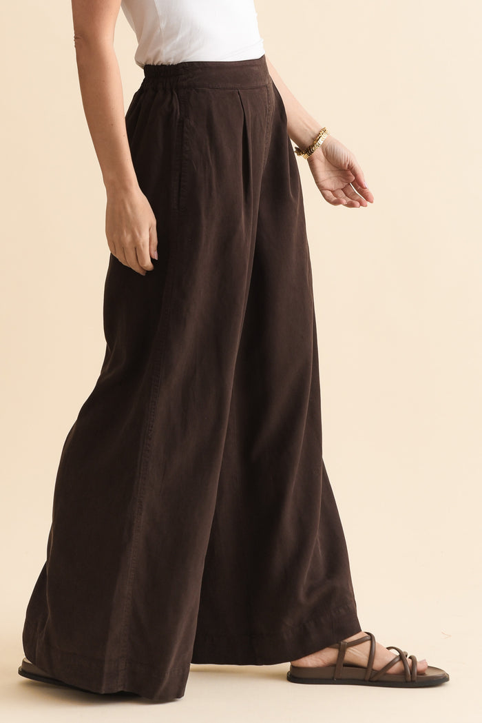 Bliss Chocolate Linen Blend Pocket Pants,Side,Brunette model,alt text|model:MJ
