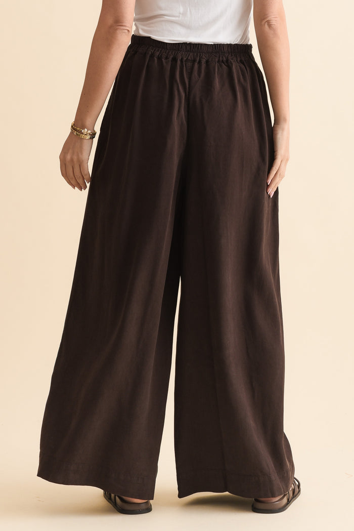 Bliss Chocolate Linen Blend Pocket Pants,Back,Brunette model,alt text|model:MJ