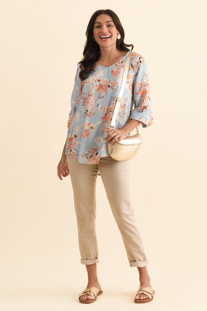 Breanne Blue Garden Button Top,Brunette model,alt text|model:Brontie