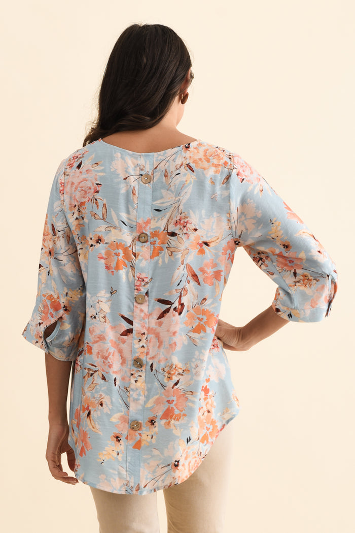 Breanne Blue Garden Button Top,Brunette model,alt text|model:Brontie