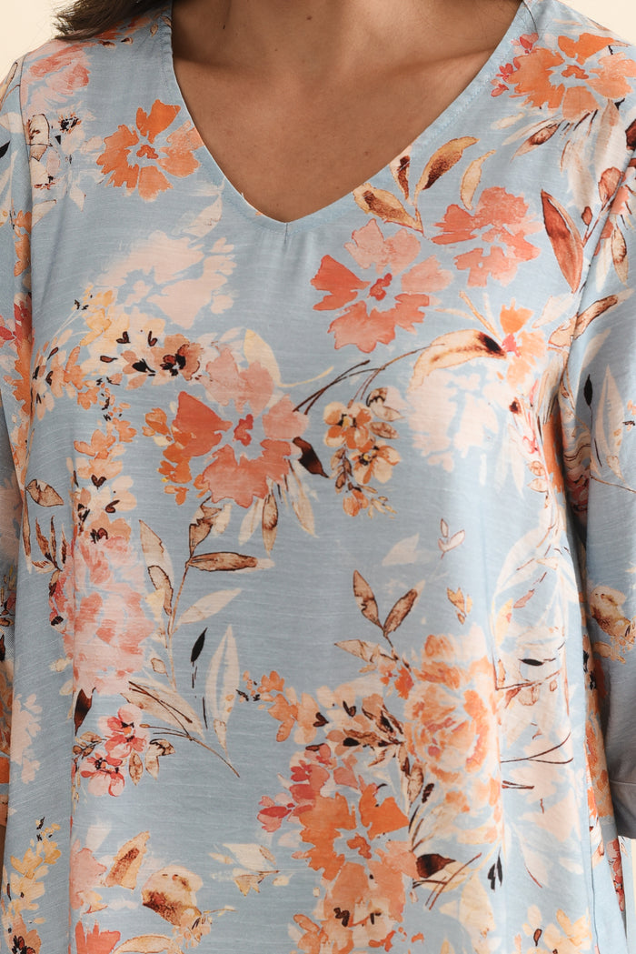 Breanne Blue Garden Button Top,Brunette model,alt text|model:Brontie