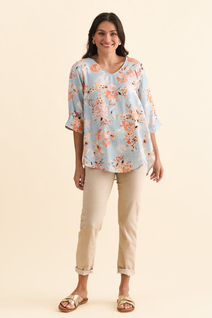 Breanne Blue Garden Button Top,Brunette model,alt text|model:Brontie