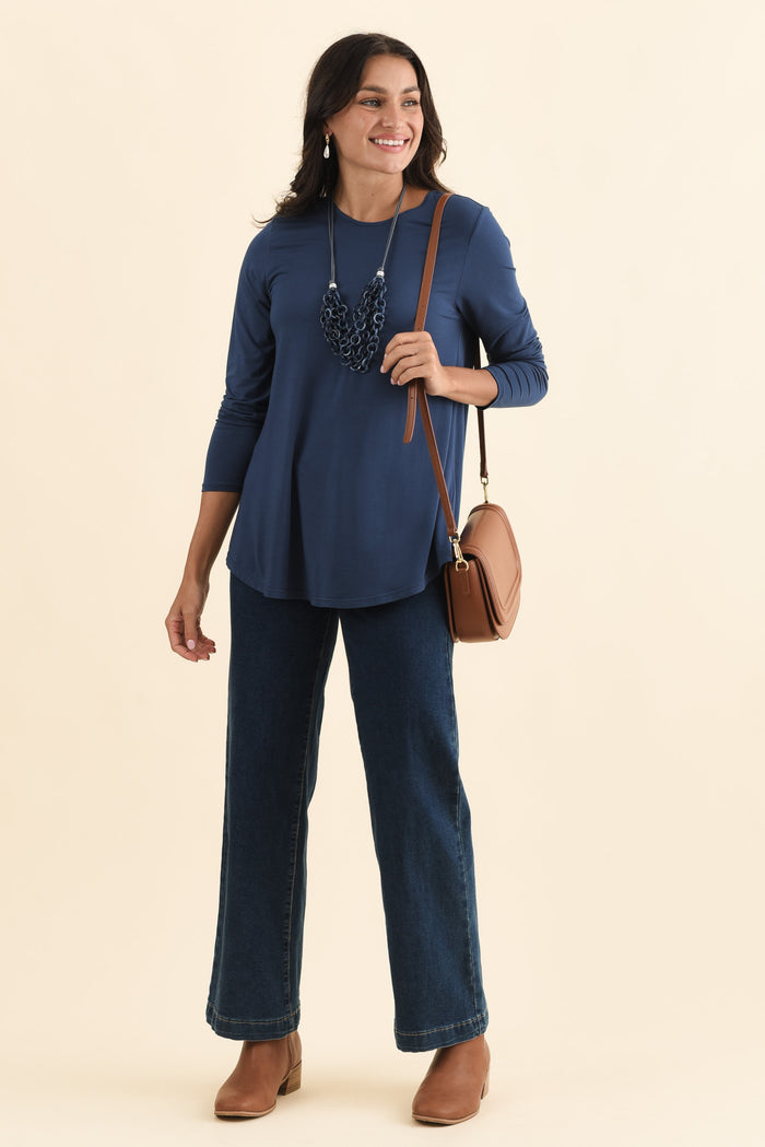 Buttery Carla Blue Top,Brunette model,alt text|model:Brontie