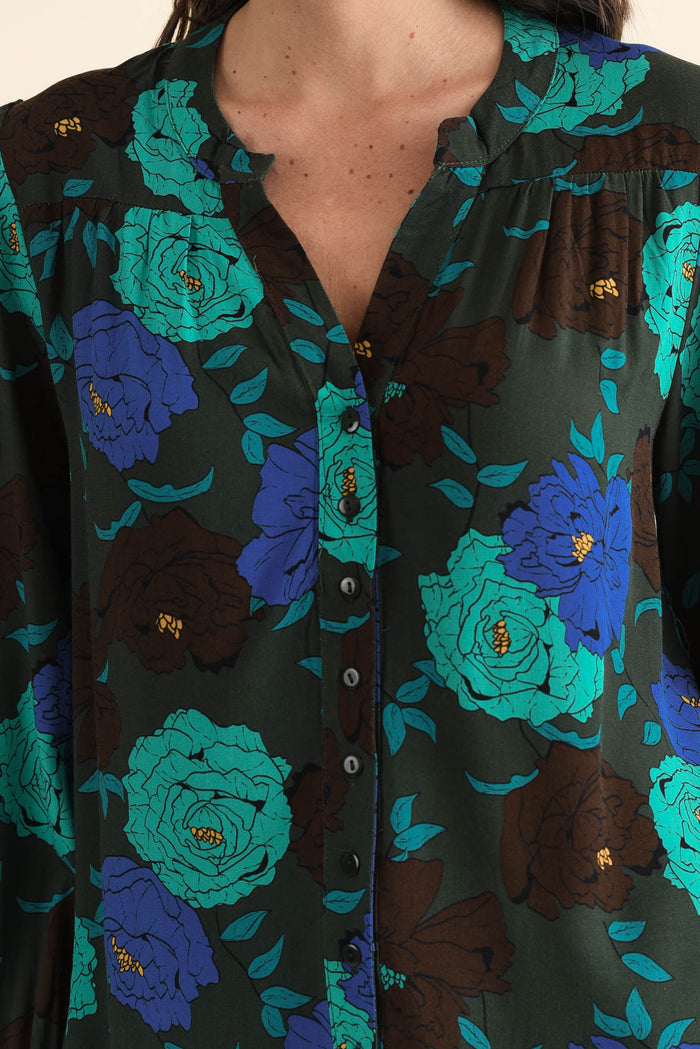 Carina Green Flower Sleeved Blouse,brunette model,Full Outfit,alt text|model:MJ
