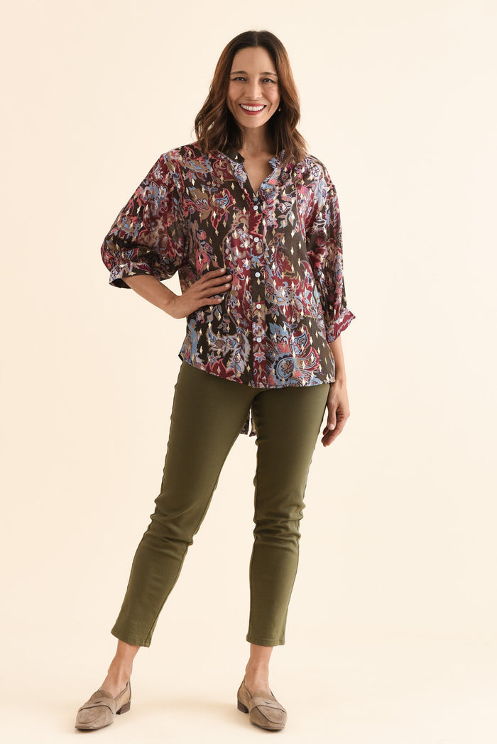 Carleen Red Flower Foil Button Top,Full Body,Brunette model,alt text|model:Cara