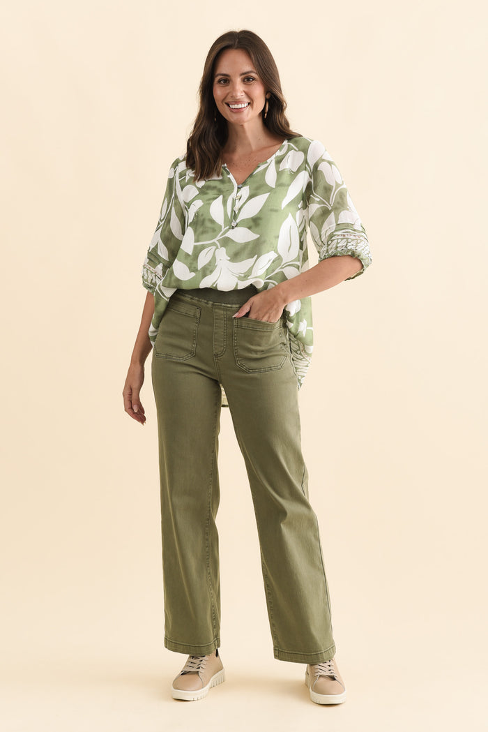 Carpenter Khaki Stretch Jeans,Brunette model,alt text|model:MJ